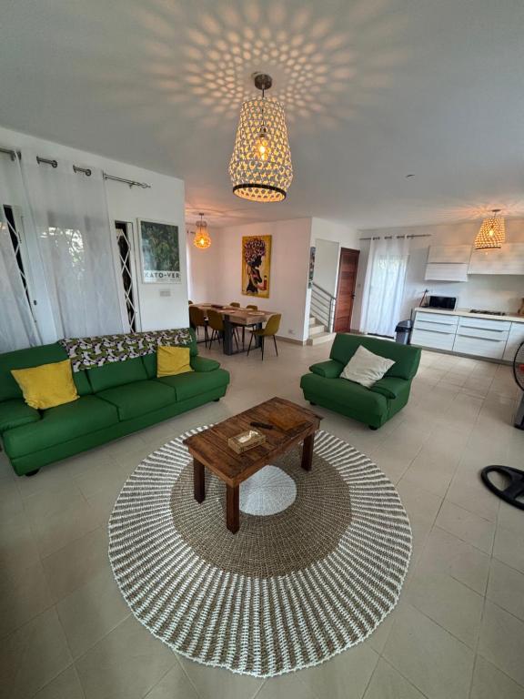 Maison avec piscine et rooftop à la Preneuse - 5min de la plage - B&B Grande Rivière Noire