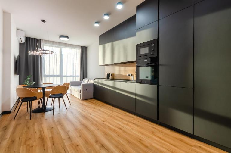 6-107 Yaroslaviv Grad, Bulvarno Kudriavska 17b, Kyiv centre, Golden Gate metro nearby, panoramic city view, 15 kW backup power, Petrovdom Apartment - B&B Dobrovelychkivka