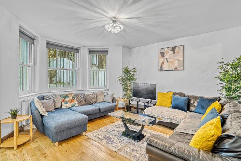 3BR Retreat in Redcliffe Gardens - B&B London