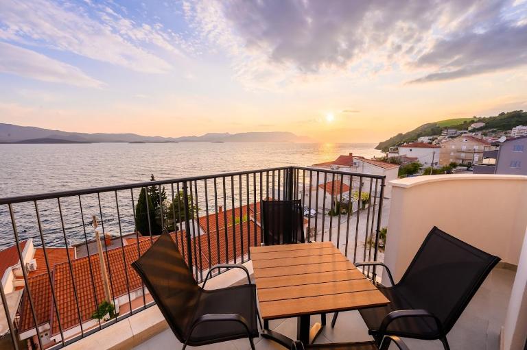 Apartments Sunset Komarna - B&B Komarna