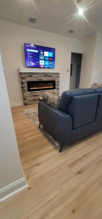 New 2024 Downtown Gem King Bed Smart Home - B&B Jacksonville