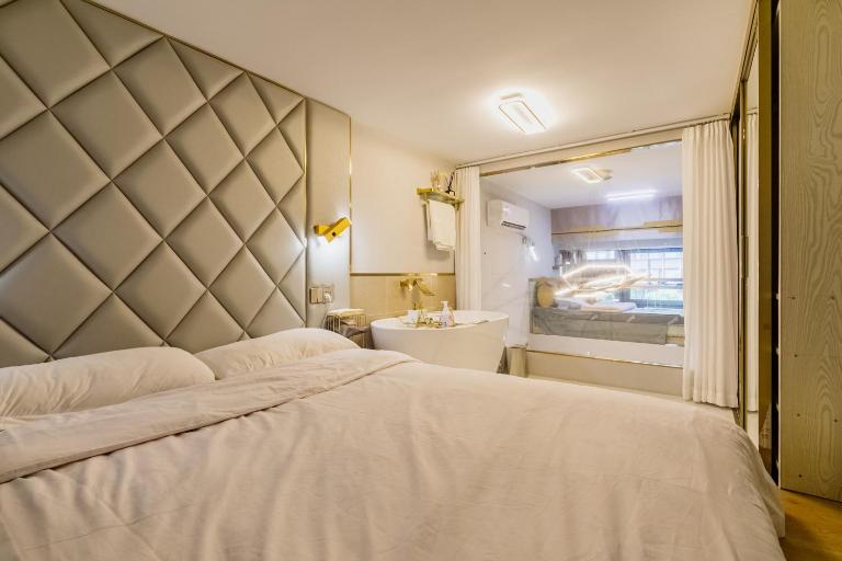 Shanghai Stylish Loft near Riverside Smart Home & Bathtub 上海精装复式公寓近黄浦江 - Chambres d'hôtes Shanghai
