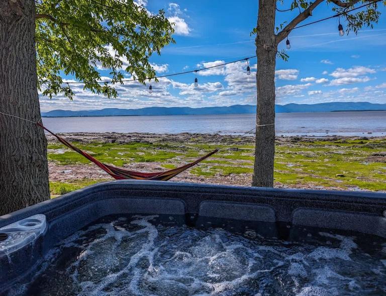 Chalet #9 Waterfront with Spa, Fireplace Wifi & AC - B&B Cap-Saint-Ignace