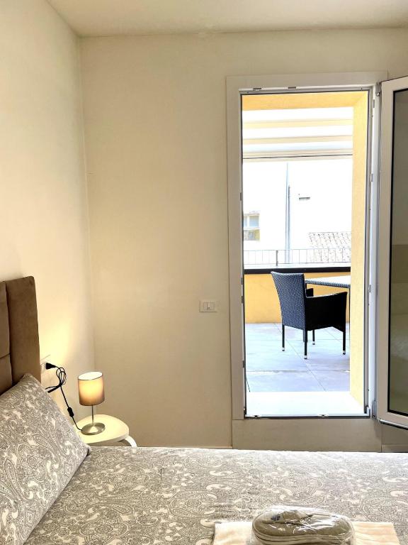Elegant One-Bedroom Apartment with Private Terrace- steps from Basilica del Santo - Ferienwohnung Padua