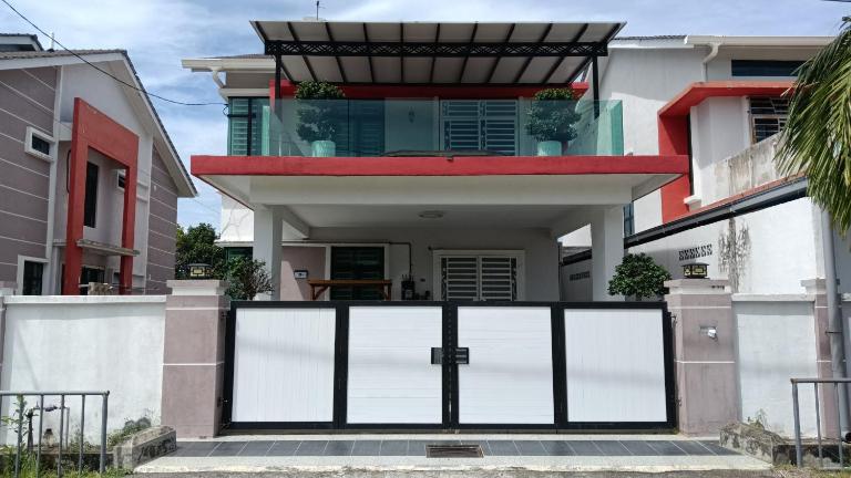 Rumah Jebat Guesthouse with Private Pool 5 Bedroom - Ferienwohnung Kampung Alor