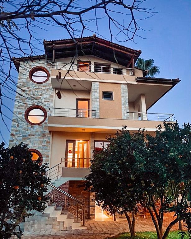 Triena Rooms - B&B Fier