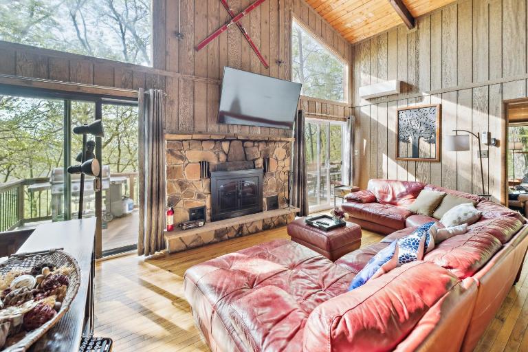 Charming Porter House in the heart of the Poconos chalet - Bed and Breakfast East Stroudsburg