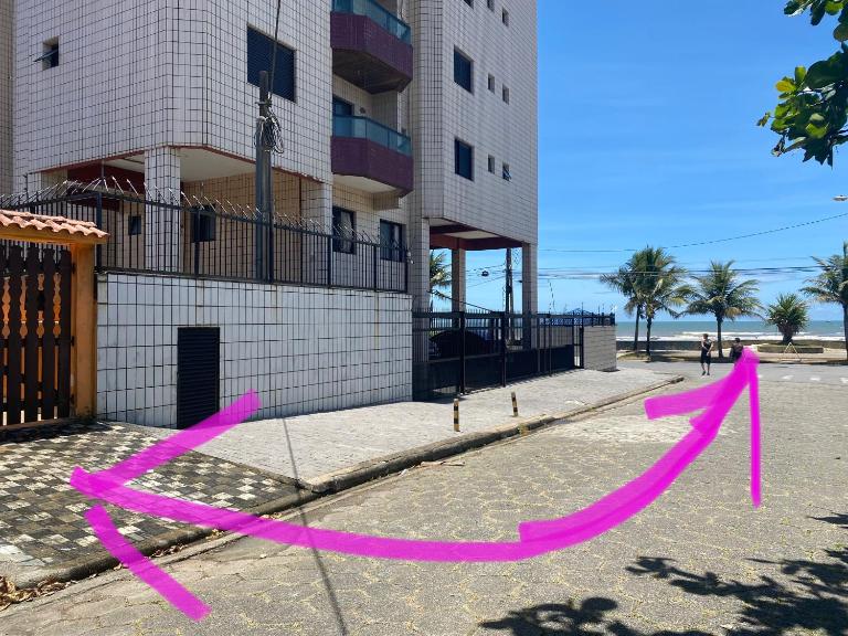 Casa pé na areia 50 metros do mar próximo a Plataforma de Pesca e Feirinha de Artesanato ótimo lugar para relaxar com a família - B&B Mongaguá