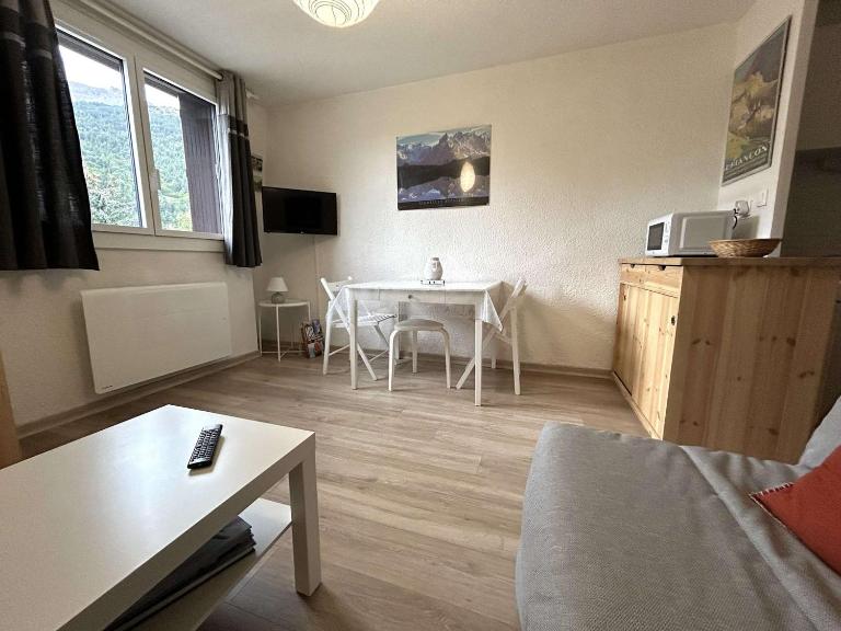 Studio Charmant avec Piscine, Ski au Pied et Parking à La Salle-les-Alpes - FR-1-330F-115 - B&B Serre Chevalier