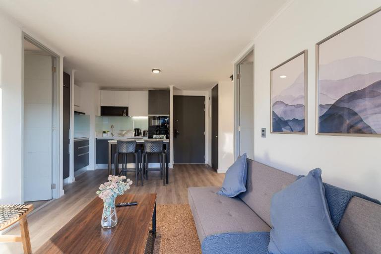 Explore Providencia from Our Sleek 2BR - Chambres d'hôtes Santiago