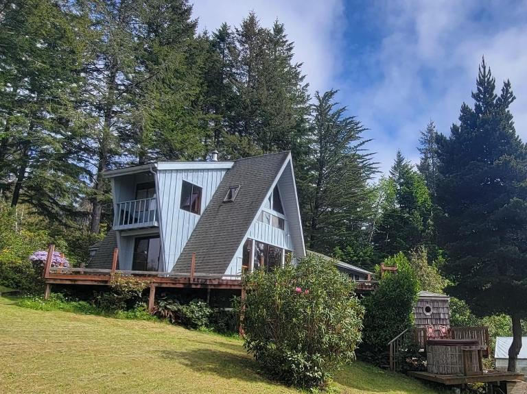 A-Frame Cabin with Sauna Deja Vu - B&B Brookings