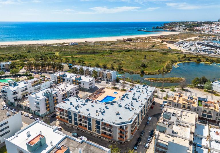 Lagos Apt with pool and huge balcony Very close to Beach and Marina - B&B Lagos