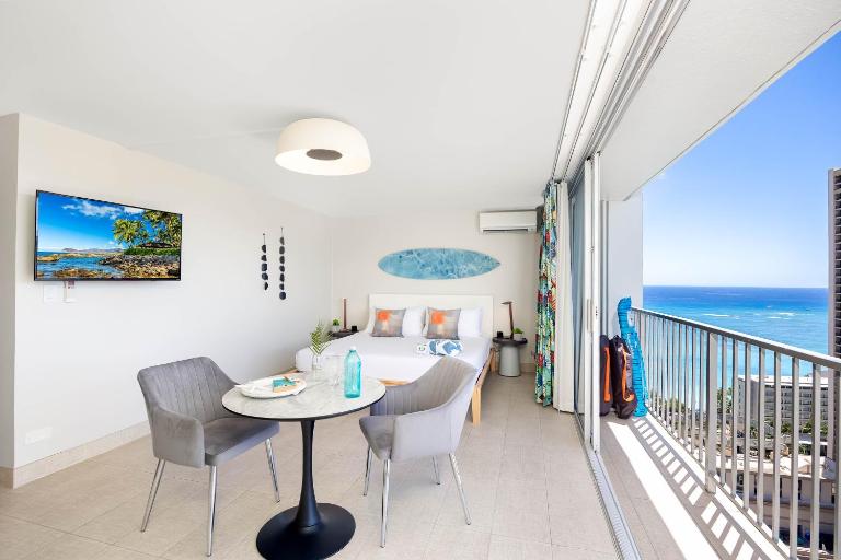 29 Fl Studio King Bed, Kitchenette & Ocean Views - B&B Honolulu