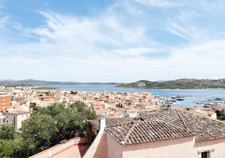 LaureLiving Holiday Home Bellavista Maria - B&B La Maddalena