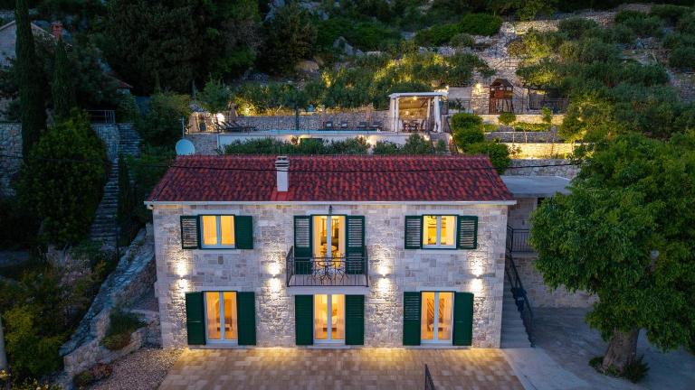 VILLA B2B with heated pool and panoramic sea views - B&B Omiš