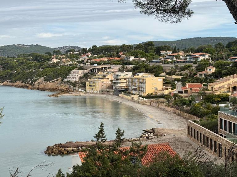 Appartement 2ch, terrasses parking, 50m de la plage - B&B Sanary-sur-Mer