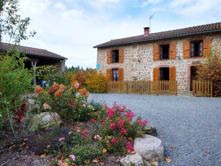 Gîte accueillant pour 7 pers avec cheminée et terrasse - FR-1-496-225 - Ferienwohnung Les Salles