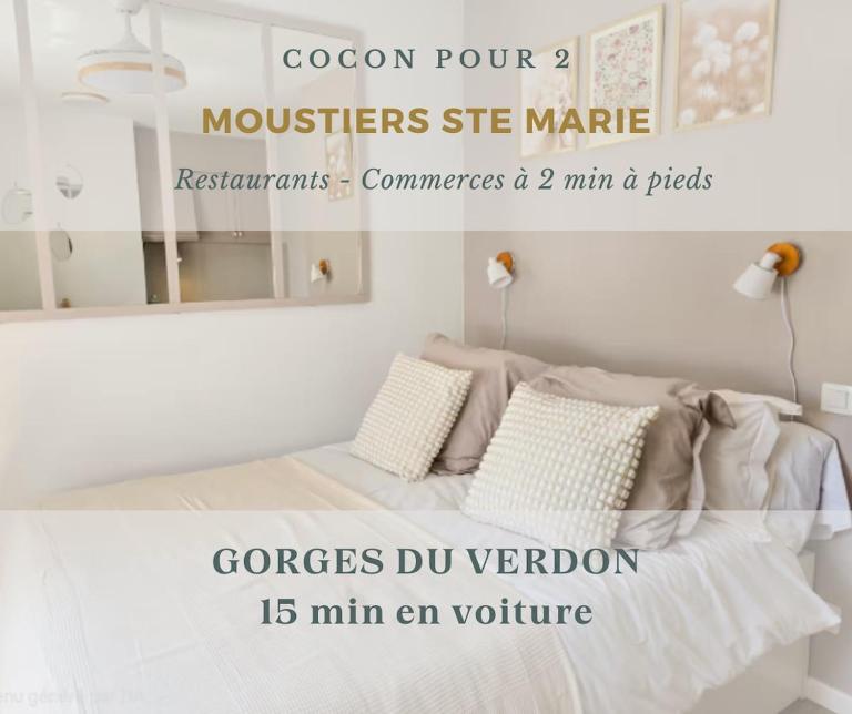 Cocon pour 2 - vue sur le clocher - Bed and Breakfast Moustiers-Sainte-Marie