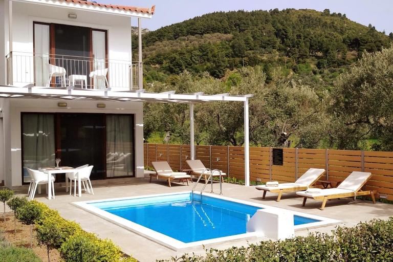 Penelope - Private Pool Villa near stafilos beach - B&B Stafylos