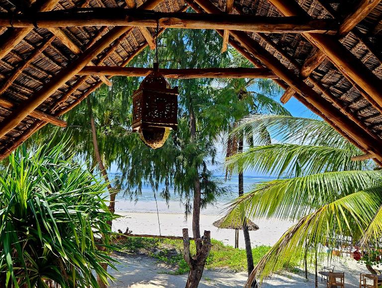 Evergreen Bungalows - Bed and Breakfast Bwejuu