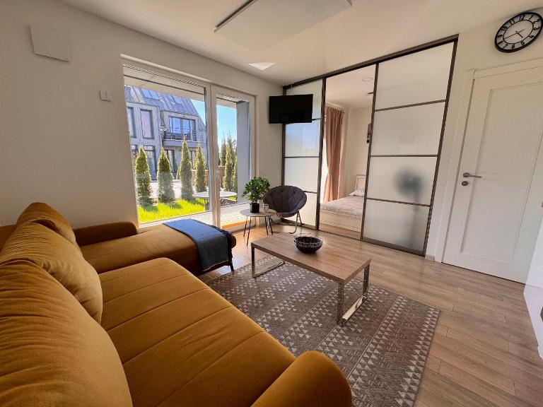 Vaivorykštės poolside apartment - Ferienwohnung Palanga