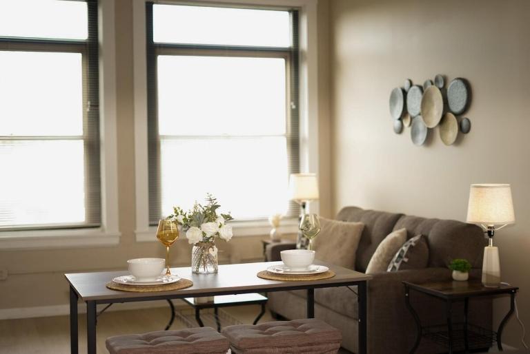 Delightful Downtown Free parking - B&B Cleveland