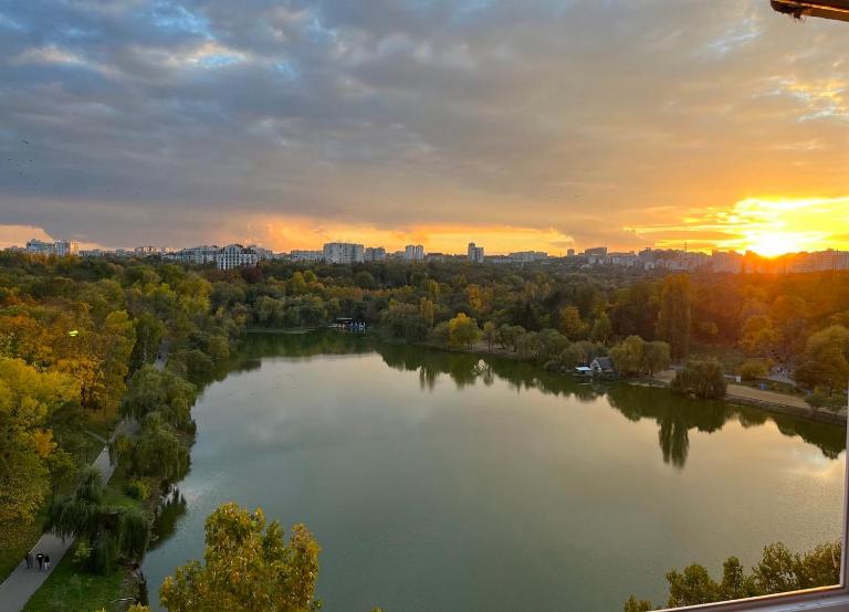 Panoramic Lake View - B&B Chișinău