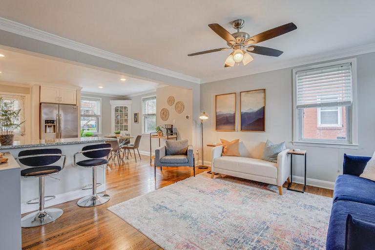Modern and Spacious Townhome 9 Mi to Dtwn Baltimore - B&B Parkville