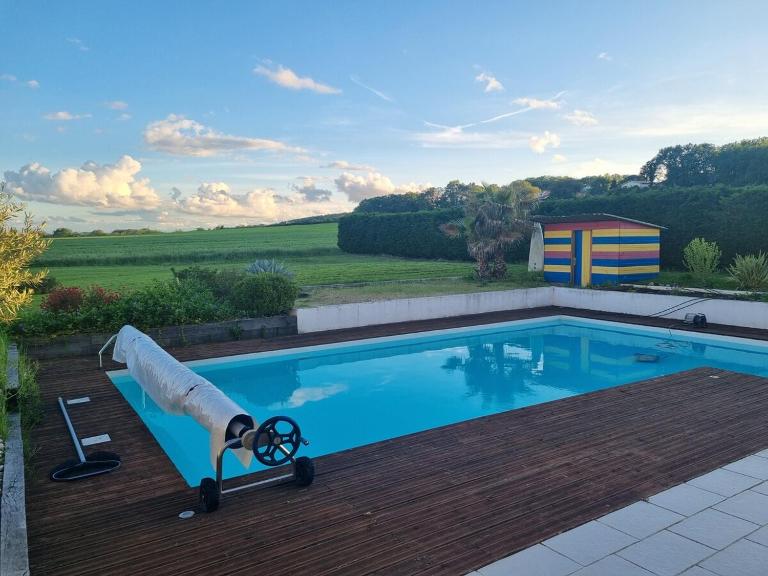Villa paisible avec piscine proche Toulouse - B&B Eaunes