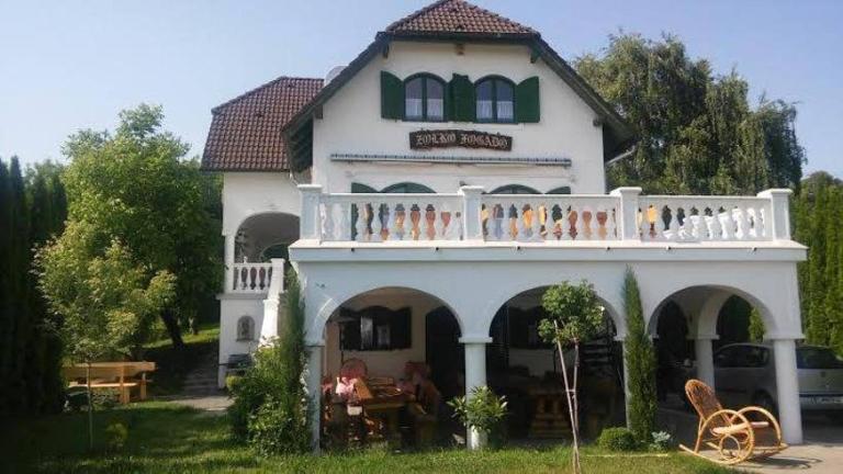 Zolka Vendégház - Bed and Breakfast Badacsonytomaj