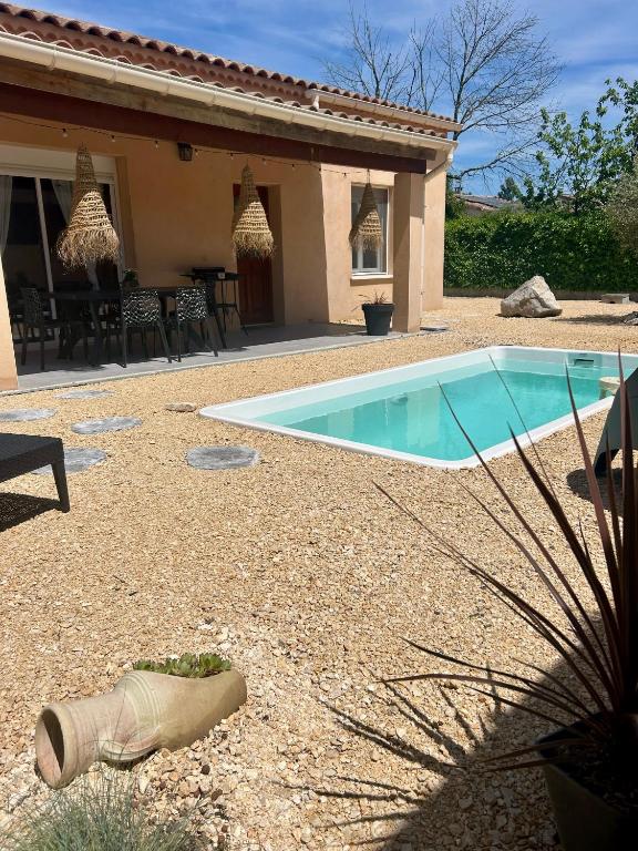 Maison au calme avec piscine Vallon Pont d'Arc - B&B Vallon-Pont-d'Arc