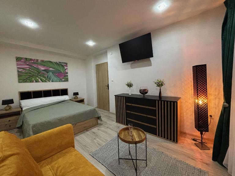 Emeraldia - quiet urban hideaway with modern style - Bed and Breakfast Prievidza