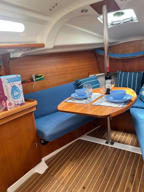 DeepBlue sail boat - B&B Lisboa