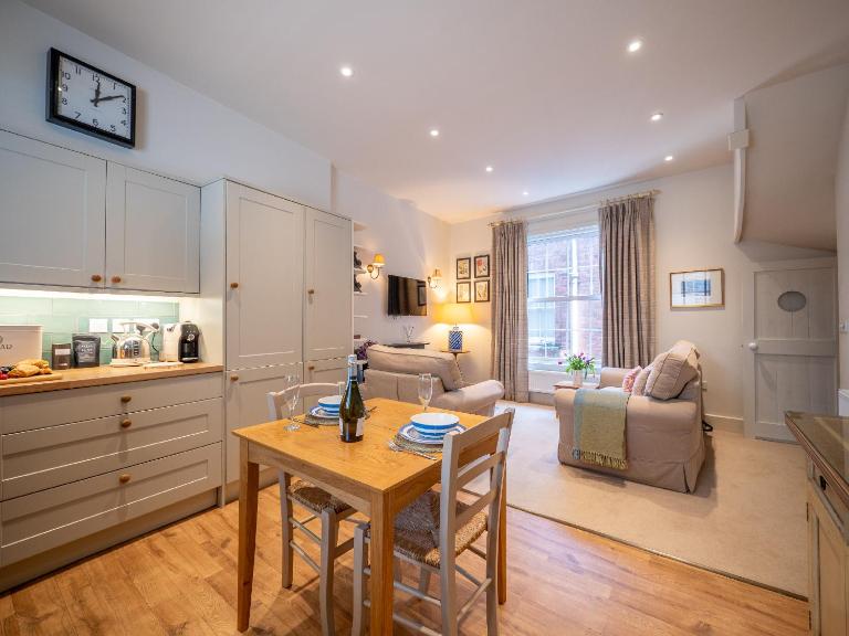 Elegant Couples' Escape in Dartmouth - B&B Dartmouth