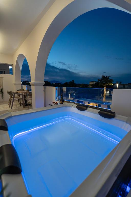 Mamfredas Suites - B&B Kypseli