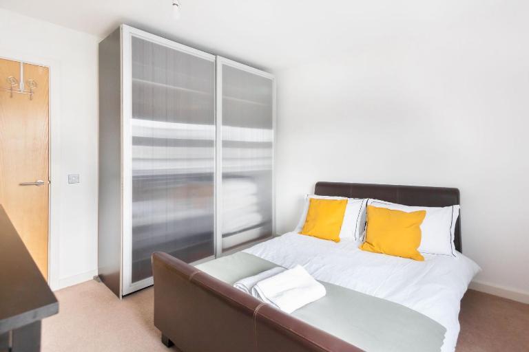 Spacious 2 Bedroom Apartment In Central Near tube - Chambres d'hôtes Londres