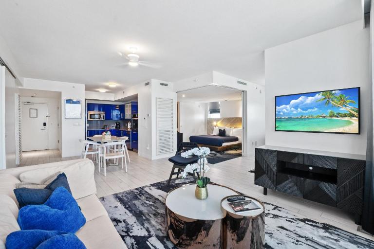 23rd Floor W 2BR with Den, Ocean Views, Sleeps 8 - Ferienwohnung Fort Lauderdale