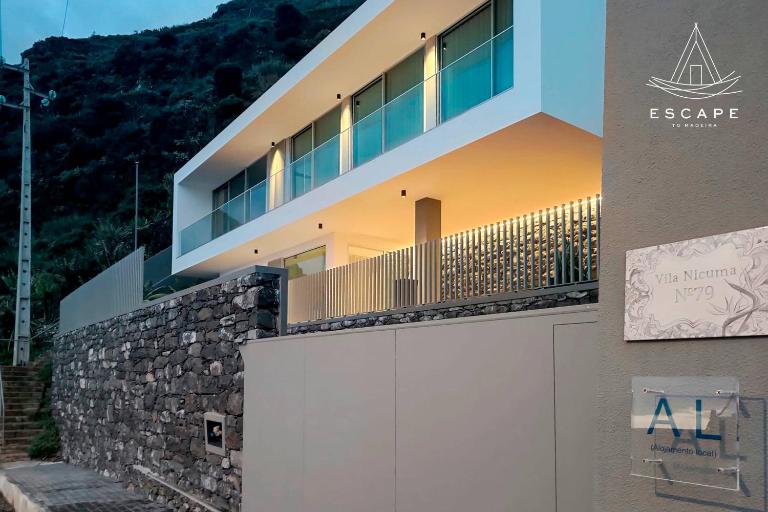 Villa Nicuma by ESCAPE to Madeira - Chambres d'hôtes Calheta