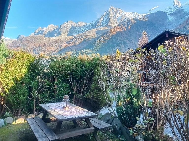 Cosy Petite Chalet T3, Jardin, Terrasse, Parking. Chamonix Mont-blanc. - Bed and Breakfast Les Houches