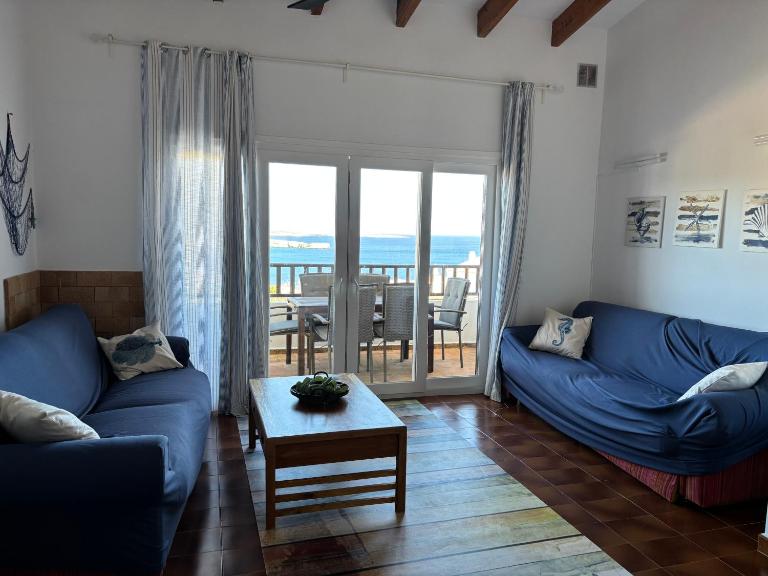 House with sea views and pool in Arenal del Castell - B&B Arenal d'en Castell