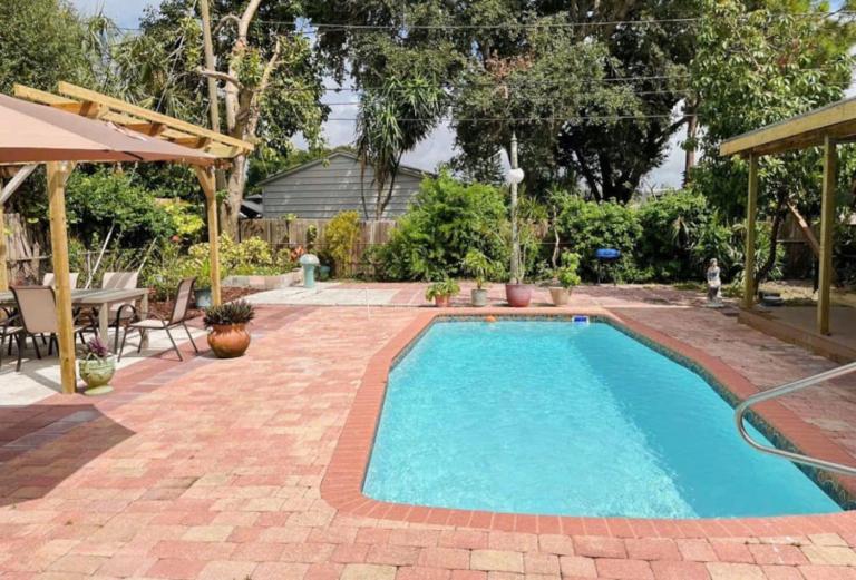 Pool home in Seminole 5miles to beach - Bed and Breakfast Seminole