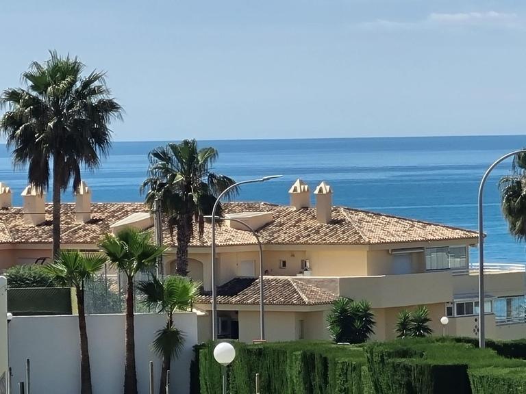 Spacious Apartment with all facilities just a few metres from the Beach - B&B Benalmádena