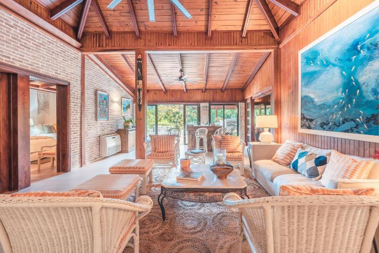 Fun in the sun classic villa at Los Lagos in Casa de Campo - B&B Cajuiles