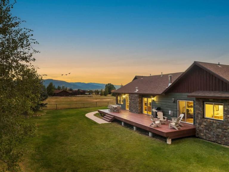 Family Fun Fireplace & Huge Deck - Ferienwohnung Victor