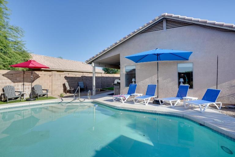 3 Mi to Surprise Stadium! Retreat w/ Putting Green - Bed and Breakfast Surprise