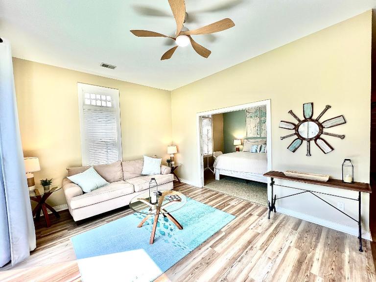 Downtown, Roof Deck, Parking - B&B Saugatuck