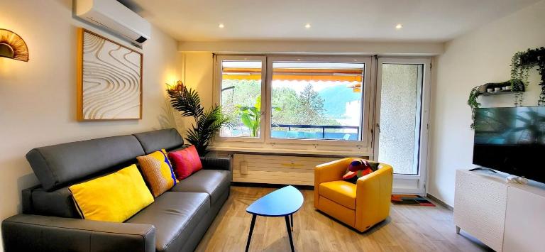 Tropical Art Apartment - Ferienwohnung Bissone
