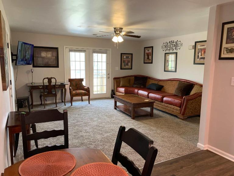 Cozy & Convenient Stay 2BR Near Ft Campbell - B&B Clarksville