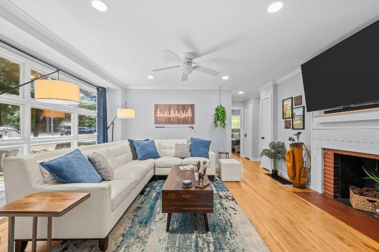 Charming Downtown Corner Cottage - Dog Friendly! - Chambres d'hôtes Southern Pines