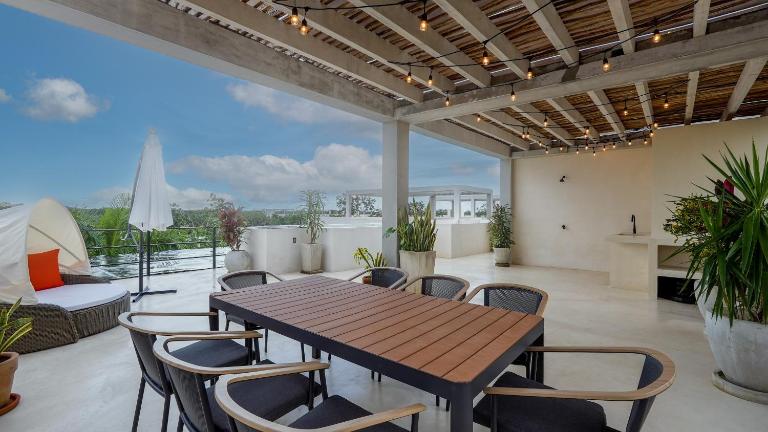 Penthouse with Private Pool, Rooftop, and Stunning Views - B&B Tulum